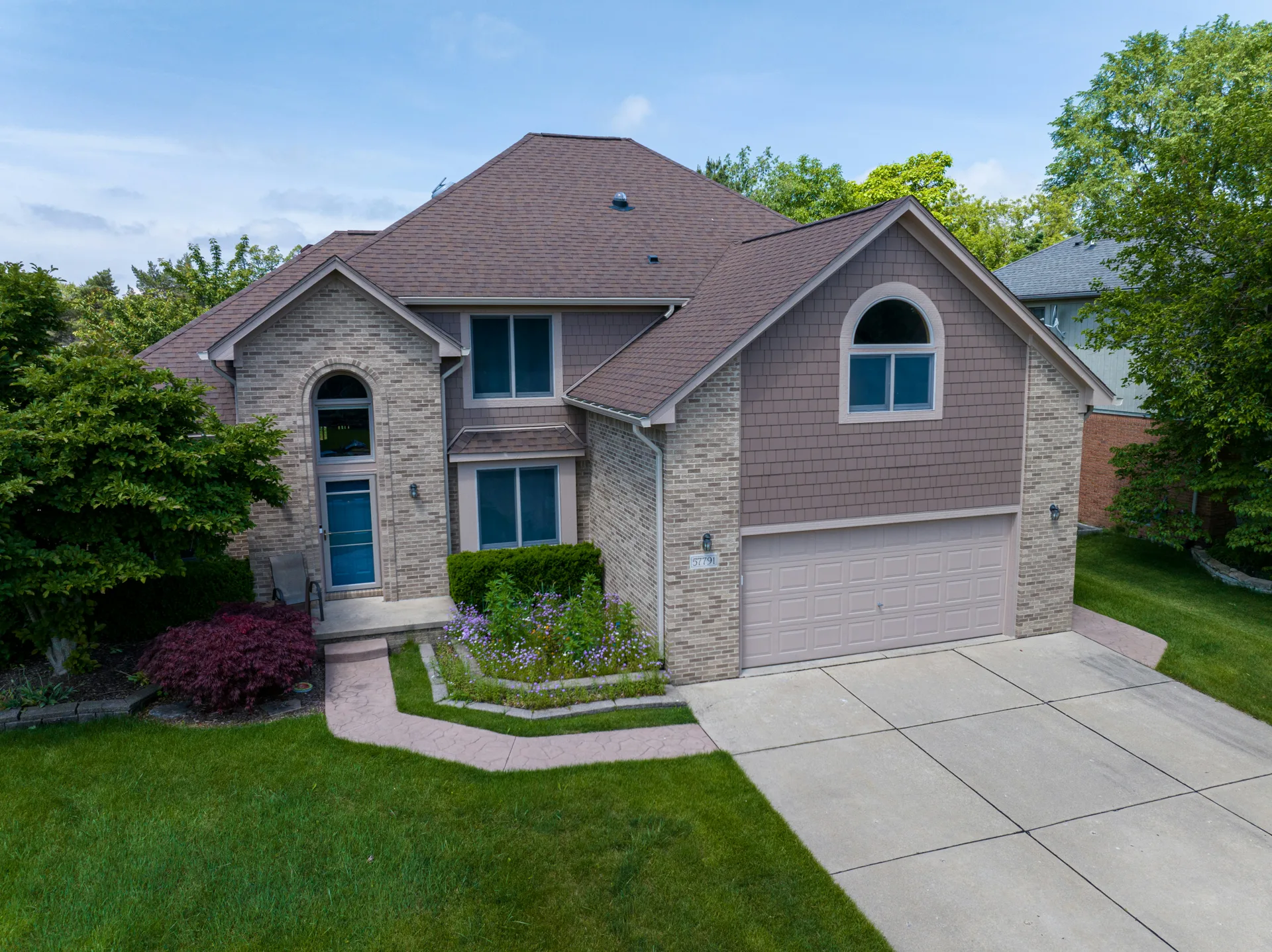 finished broom-finish concrete driveway at a Detroit home
