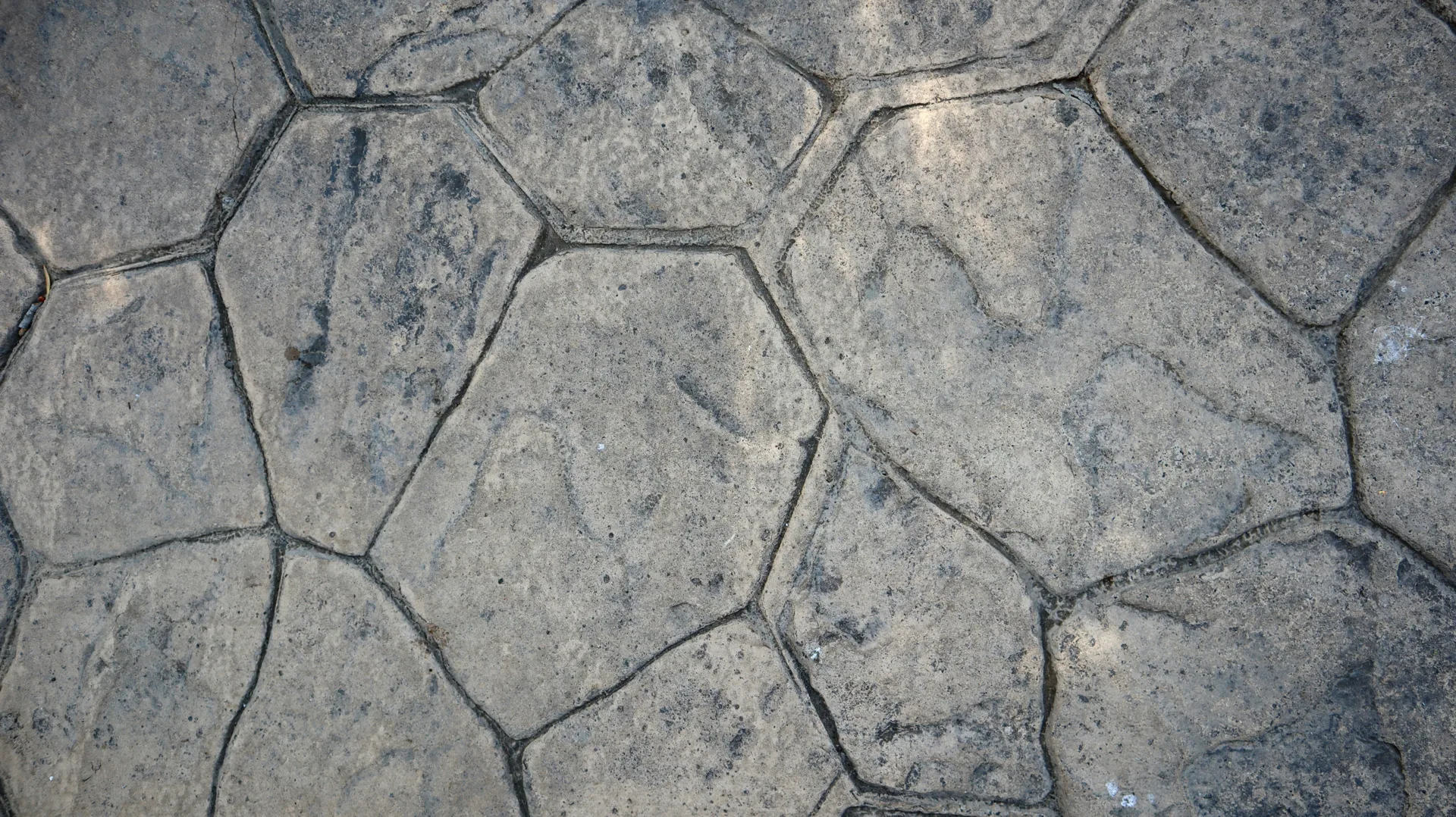 stamped concrete in a fieldstone pattern in Detroit
